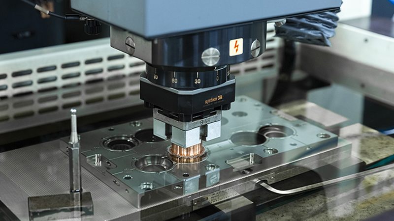 小型汽车注塑模具：制造工艺与选型要点